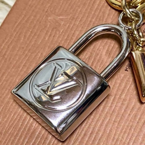 ❌ SOLD ❌Auth LV Charms (Mint) - Picture 4 of 6
